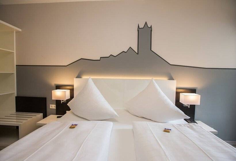 اتاق استاندارد با چشم‌انداز رودخانه, Traumblick