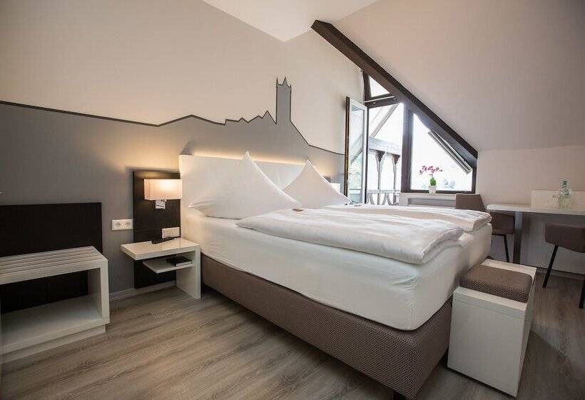 اتاق استاندارد با چشم‌انداز رودخانه, Traumblick