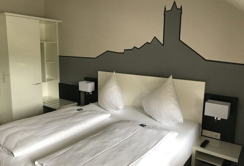 اتاق استاندارد با چشم‌انداز رودخانه, Traumblick