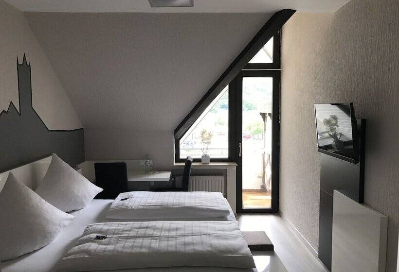 اتاق استاندارد با چشم‌انداز رودخانه, Traumblick