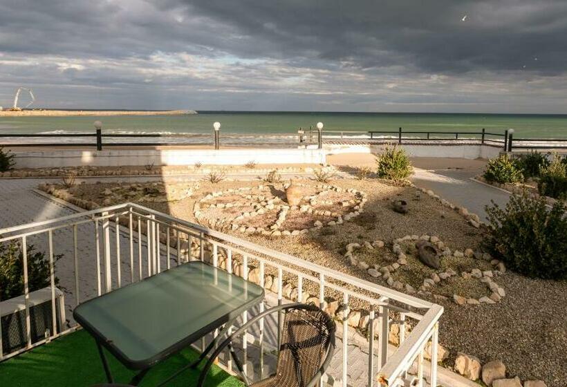 غرفة قياسية مطلّة علي البحر مزوَّدة بشُرفة, La Perla Bianca Residence