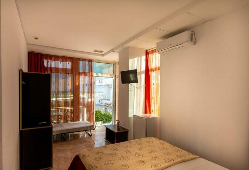 غرفة قياسية مطلّة علي البحر مزوَّدة بشُرفة, La Perla Bianca Residence