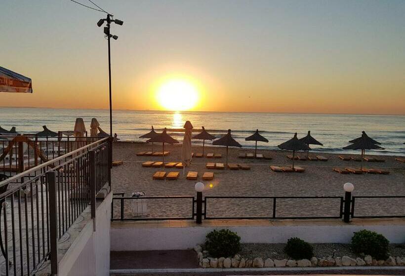 غرفة قياسية مطلّة علي البحر مزوَّدة بشُرفة, La Perla Bianca Residence