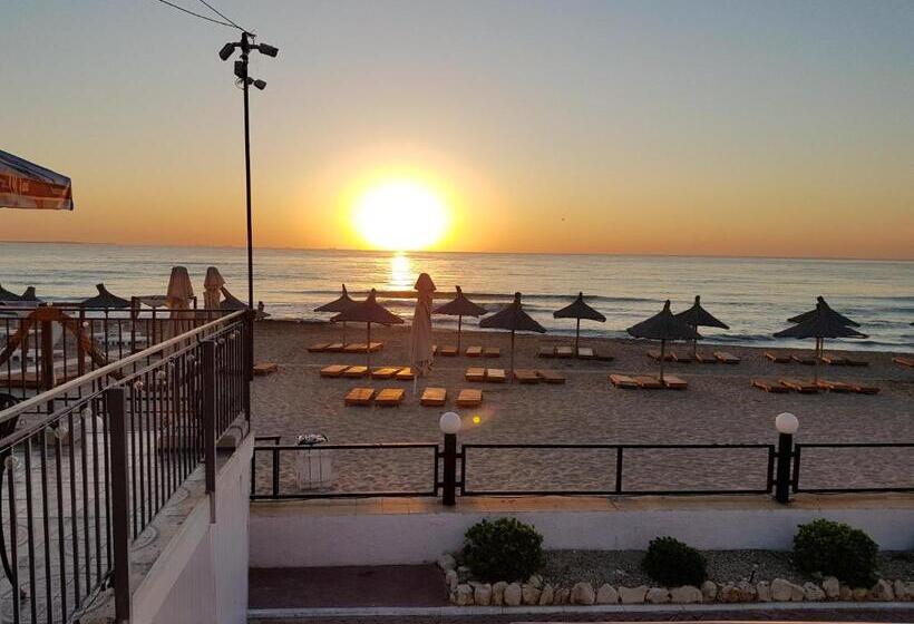 غرفة قياسية مطلّة علي البحر, La Perla Bianca Residence