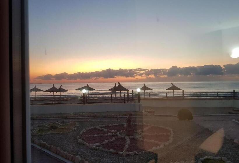 غرفة قياسية مطلّة علي البحر, La Perla Bianca Residence