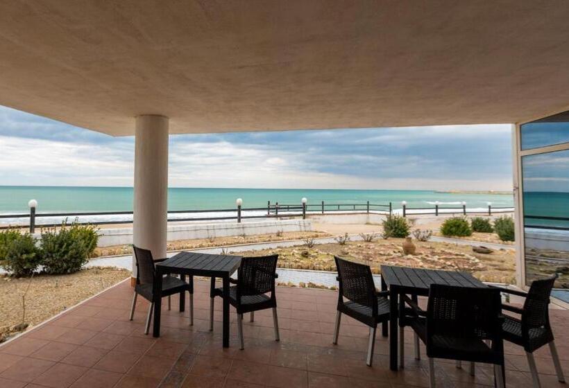 غرفة قياسية مطلّة علي البحر مزوَّدة بشُرفة, La Perla Bianca Residence