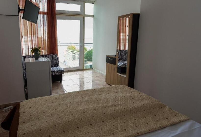 غرفة قياسية مطلّة علي البحر مزوَّدة بشُرفة, La Perla Bianca Residence