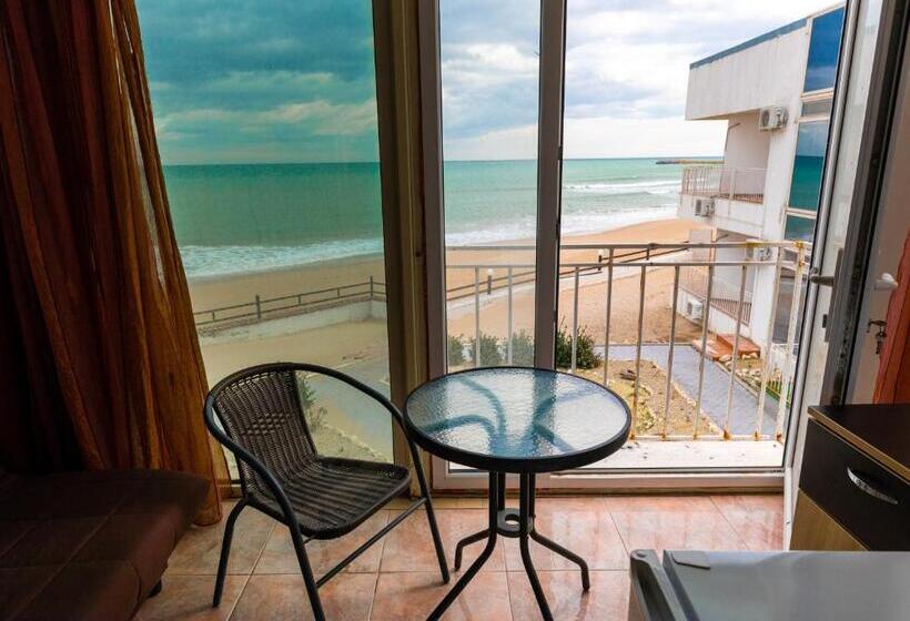 غرفة قياسية مطلّة علي البحر مزوَّدة بشُرفة, La Perla Bianca Residence