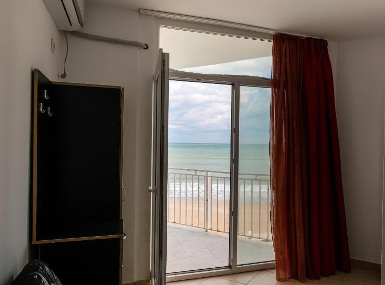 غرفة قياسية مطلّة علي البحر مزوَّدة بشُرفة, La Perla Bianca Residence