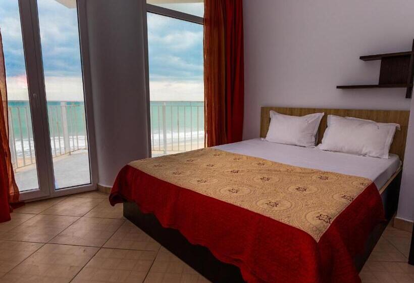 غرفة قياسية مطلّة علي البحر, La Perla Bianca Residence