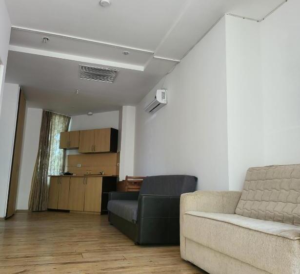 شقة غرفة واحدة مزودة بتراس, La Perla Bianca Residence