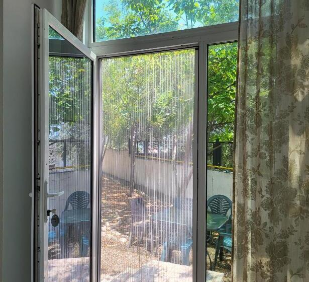 شقة غرفة واحدة مزودة بتراس, La Perla Bianca Residence