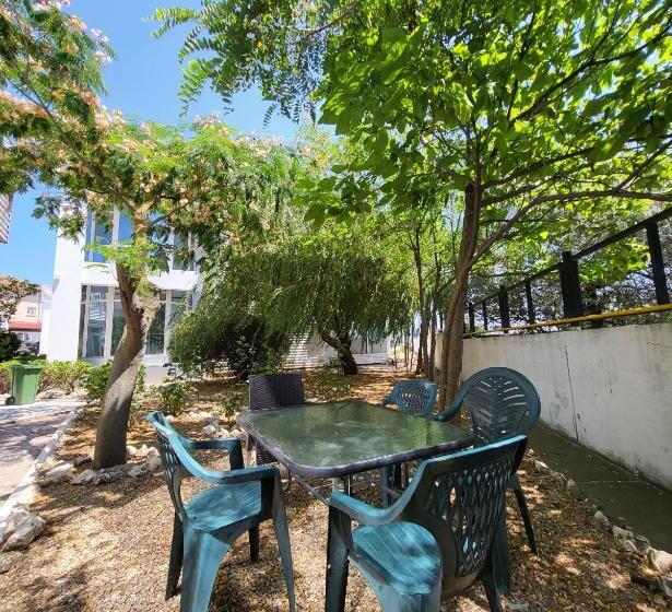 شقة غرفة واحدة مزودة بتراس, La Perla Bianca Residence