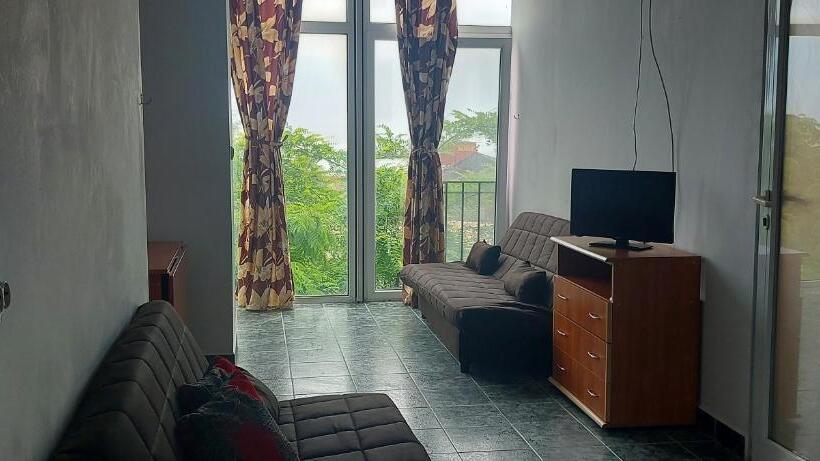 شقة غرفة واحدة مزودة بتراس, La Perla Bianca Residence