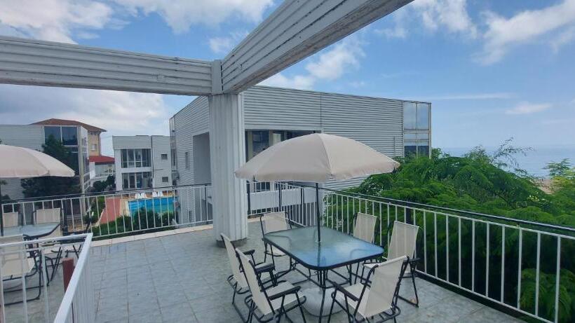 شقة غرفة واحدة مزودة بتراس, La Perla Bianca Residence