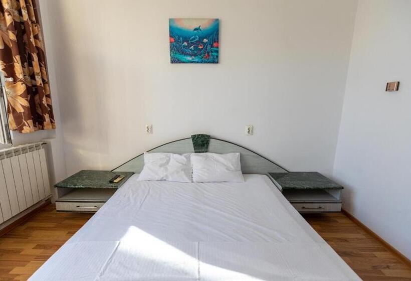 غرفة قياسية, La Perla Bianca Residence