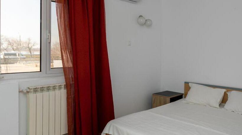 غرفة قياسية, La Perla Bianca Residence