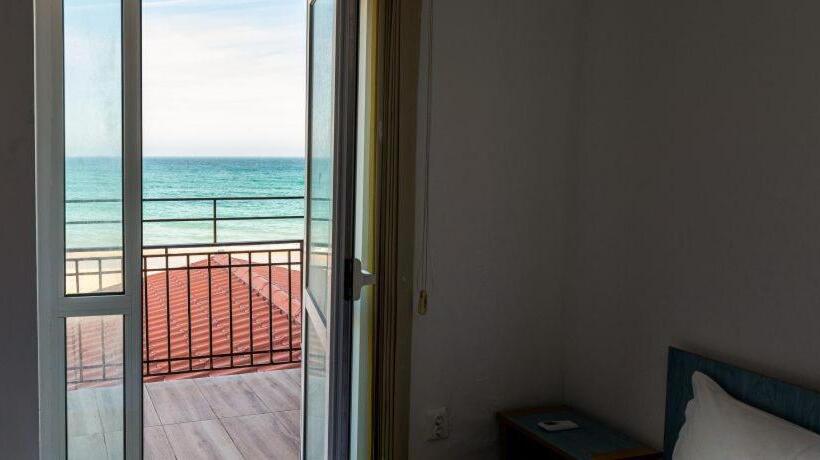 غرفة قياسية مزوَّدة بشُرفة, La Perla Bianca Residence