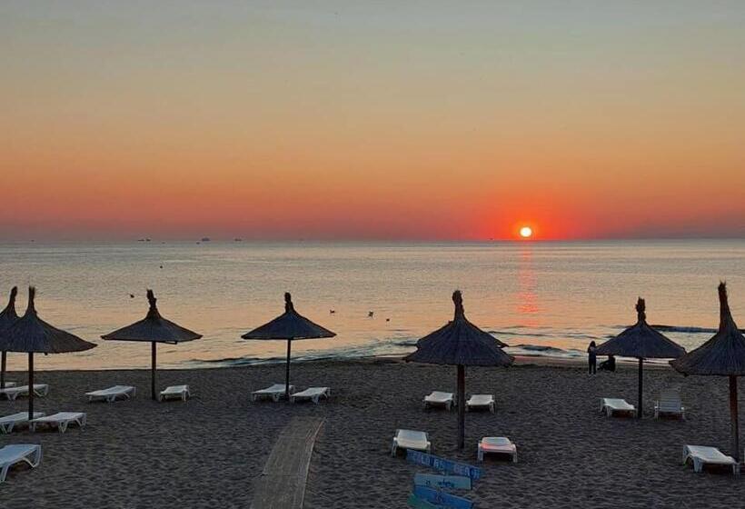 غرفة قياسية مزوَّدة بشُرفة, La Perla Bianca Residence