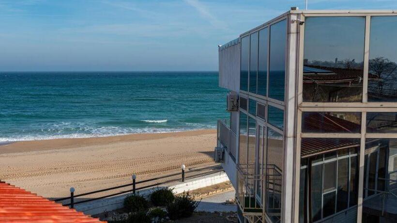 غرفة قياسية, La Perla Bianca Residence