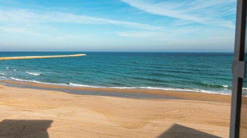 غرفة قياسية, La Perla Bianca Residence