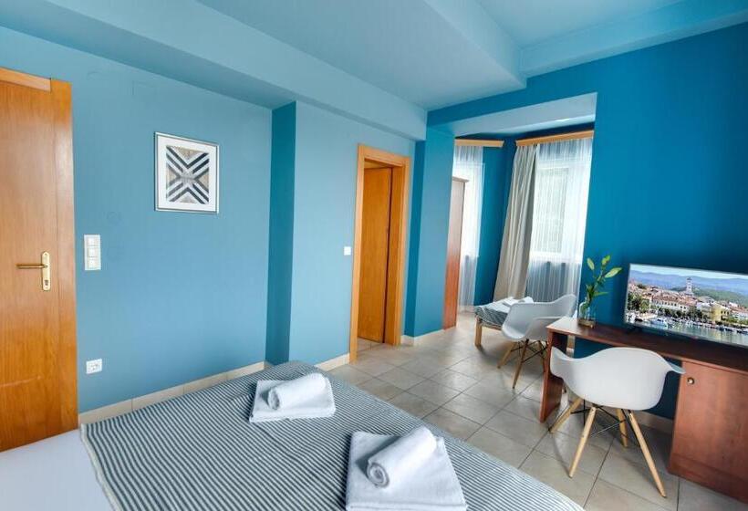 Triple Room Sea View, B&b Galija