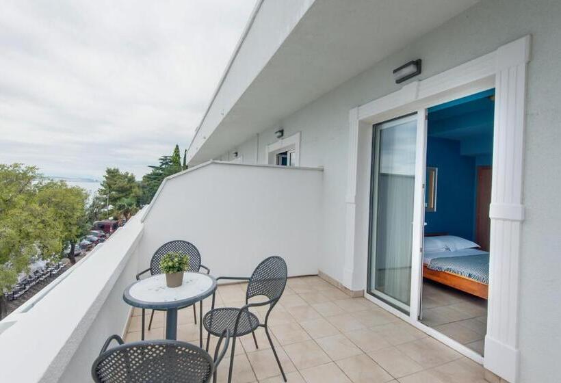 Triple Room Sea View, B&b Galija