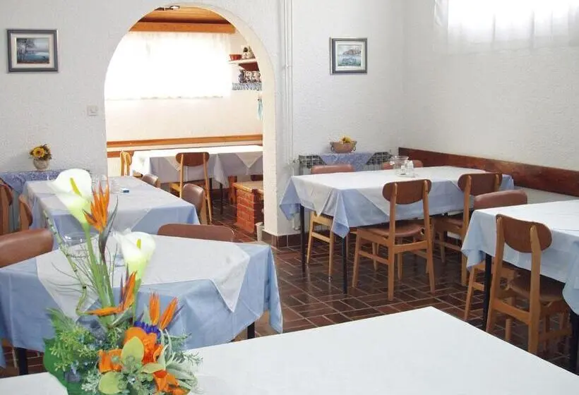 اتاق استاندارد سه تخته با بالکن, Bed And Breakfast Ritoša