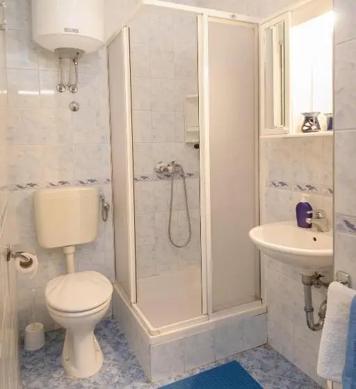 اتاق استاندارد سه تخته با بالکن, Bed And Breakfast Ritoša