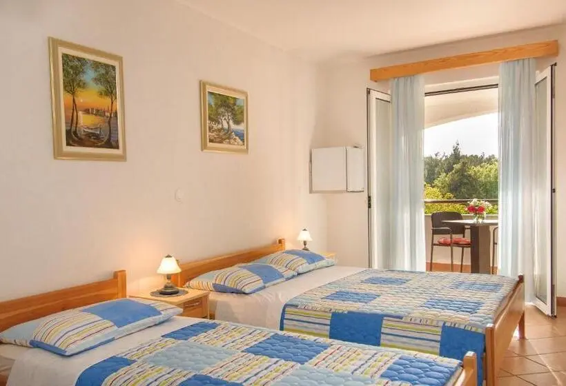 اتاق استاندارد سه تخته با بالکن, Bed And Breakfast Ritoša