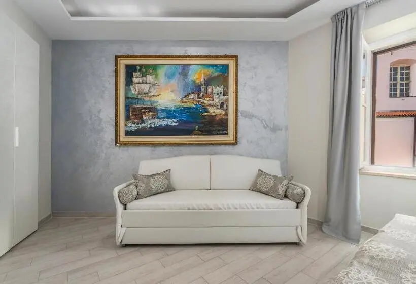 سوییت جونیور, Boutique Hotel Melissa