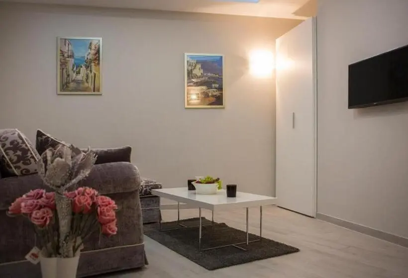 سوییت جونیور, Boutique Hotel Melissa