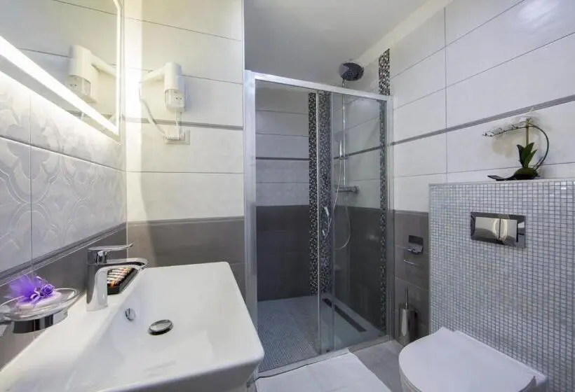 سوییت جونیور, Boutique Hotel Melissa