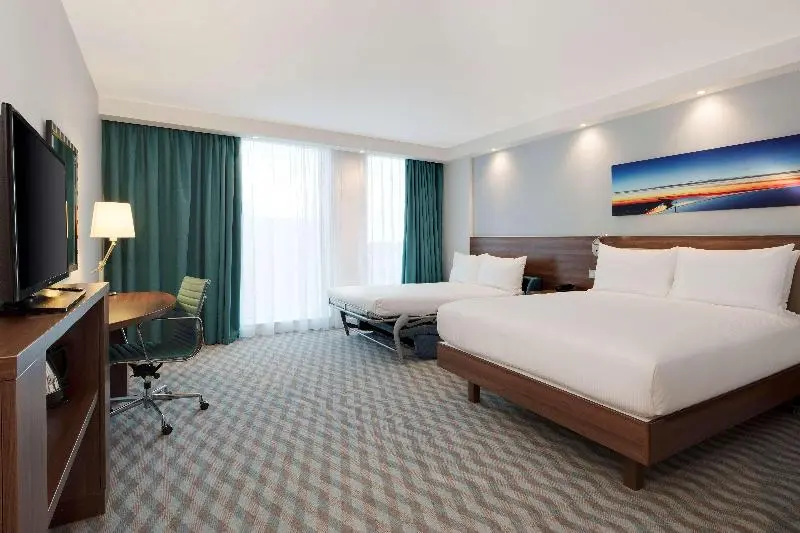 اتاق خانوادگی, Hampton By Hilton London Stansted Airport