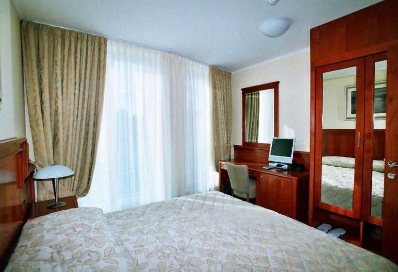 スタンダードルーム, Savus