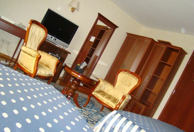 غرفة قياسية ثلاثية, Vila Ariston