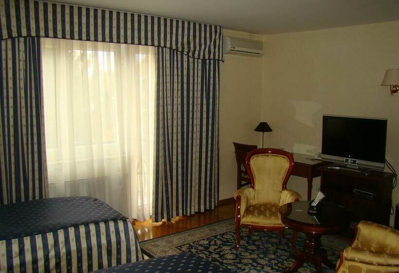 غرفة قياسية ثلاثية, Vila Ariston