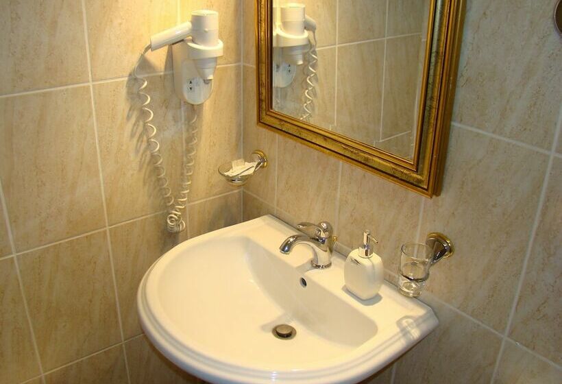 غرفة قياسية مزوَّدة بشُرفة, Vila Ariston