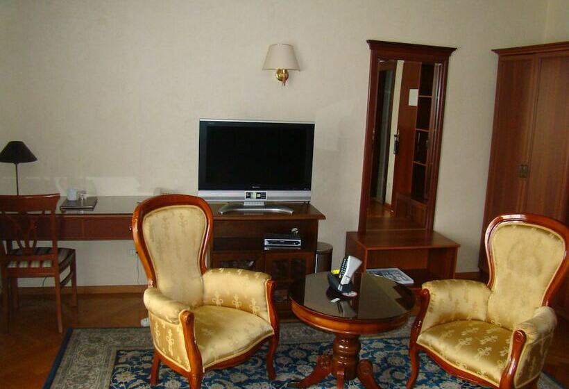 غرفة قياسية ثلاثية, Vila Ariston