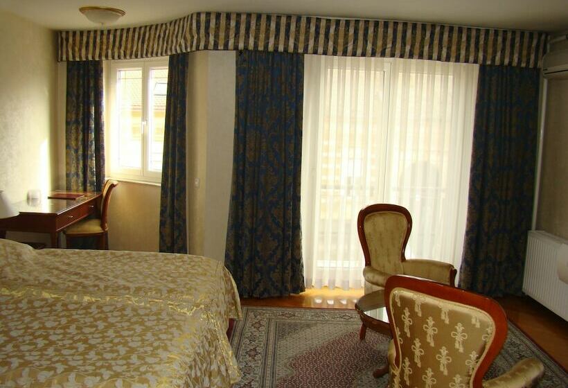 غرفة قياسية مزوَّدة بشُرفة, Vila Ariston