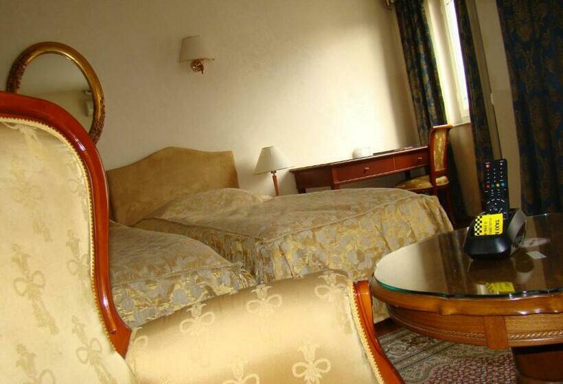 غرفة قياسية مزوَّدة بشُرفة, Vila Ariston