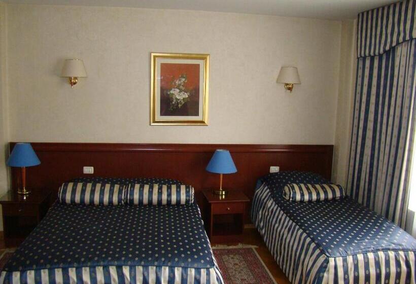 غرفة قياسية ثلاثية, Vila Ariston