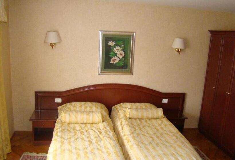 חדר סטנדרט לשלושה, Vila Ariston