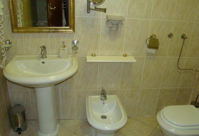 غرفة قياسية مزوَّدة بشُرفة, Vila Ariston