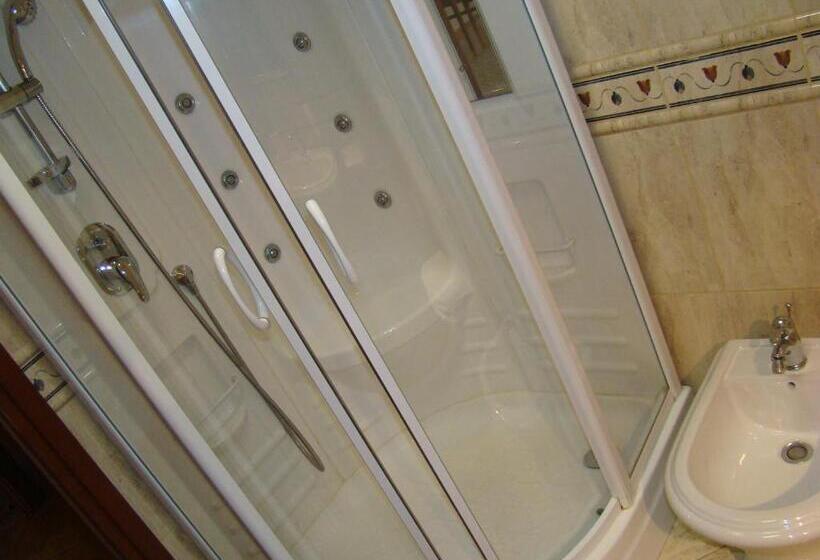 غرفة قياسية مزوَّدة بشُرفة, Vila Ariston