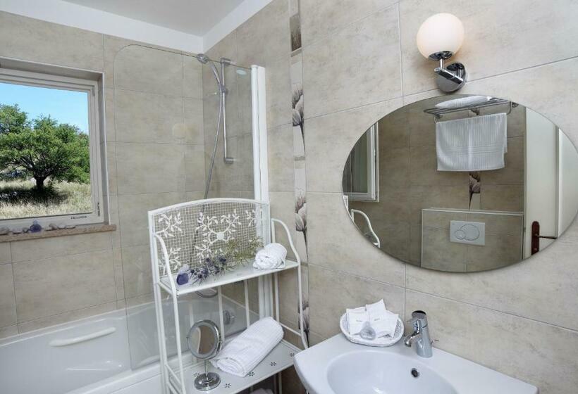اتاق راحتی با چشم‌انداز دریا, Villa Stefanija Small Boutique Hotel&restaurant