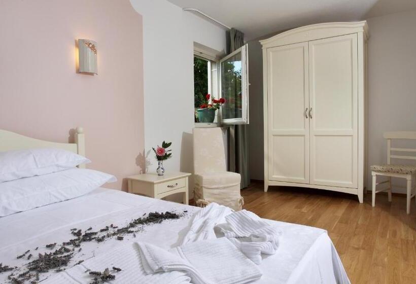 اتاق راحتی با چشم‌انداز دریا, Villa Stefanija Small Boutique Hotel&restaurant