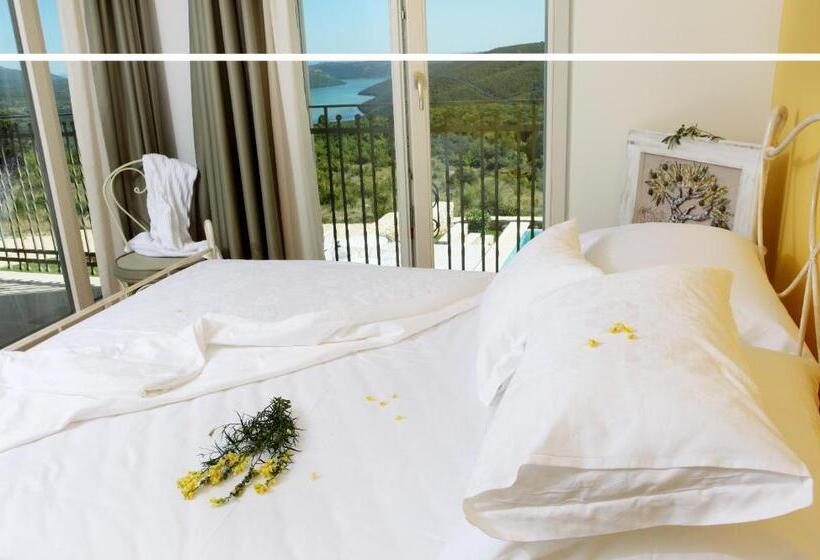 اتاق استاندارد با بالکن و چشم‌انداز دریا, Villa Stefanija Small Boutique Hotel&restaurant