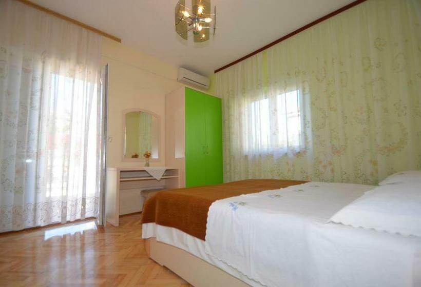 Номер Стандарт с Балконом, Apartments Europa