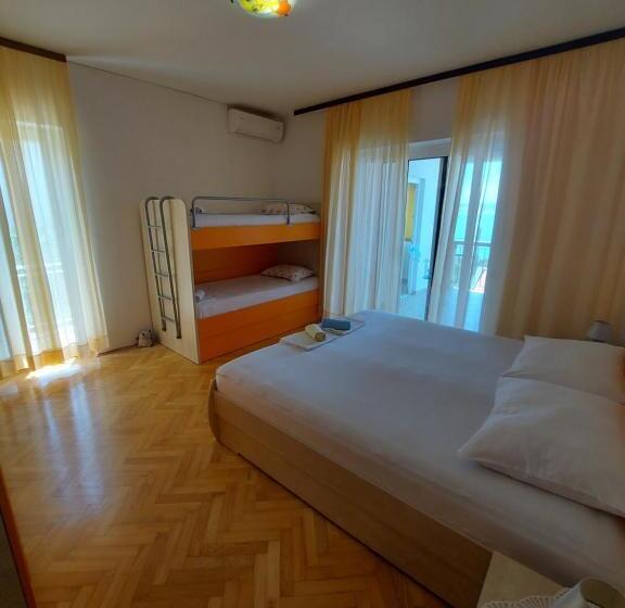 带1个卧室的带海景的公寓, Apartments Europa